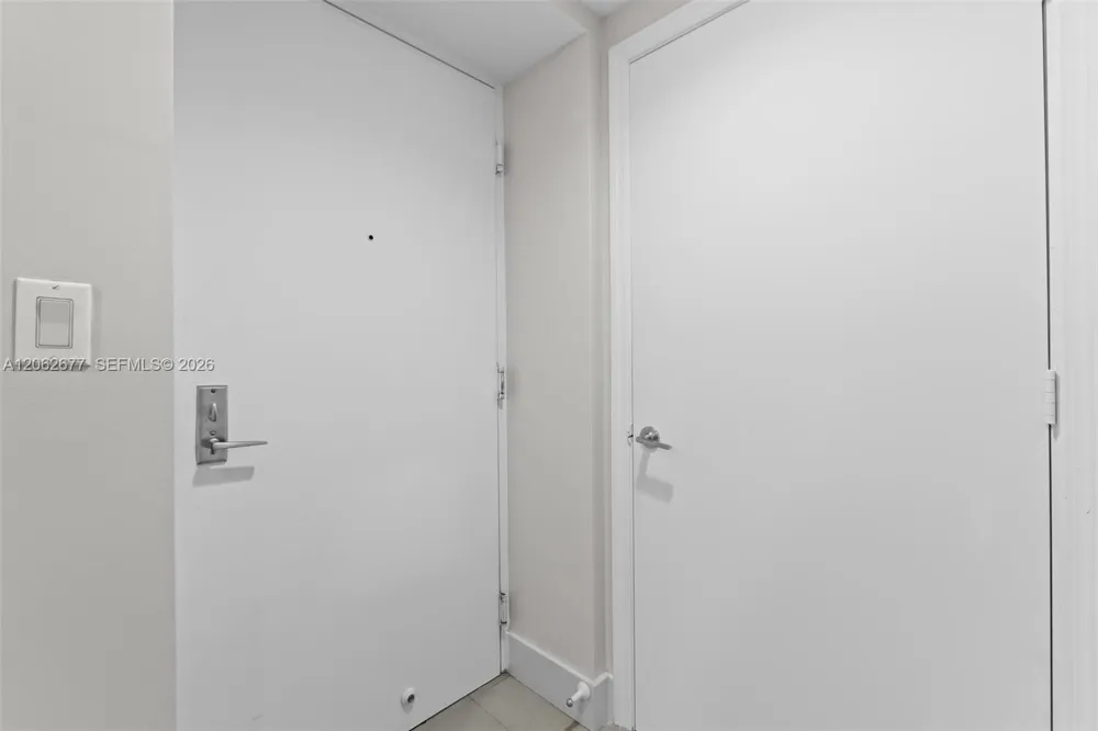 500 Brickell Ave #1405 Miami, FL 33131