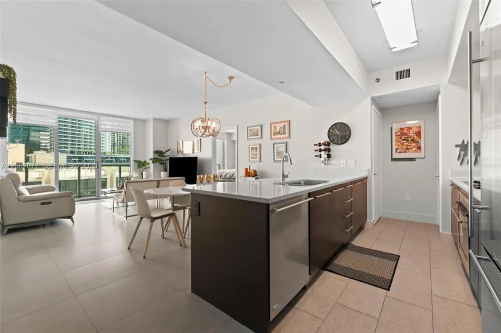 500 Brickell Ave #1405 Miami, FL 33131