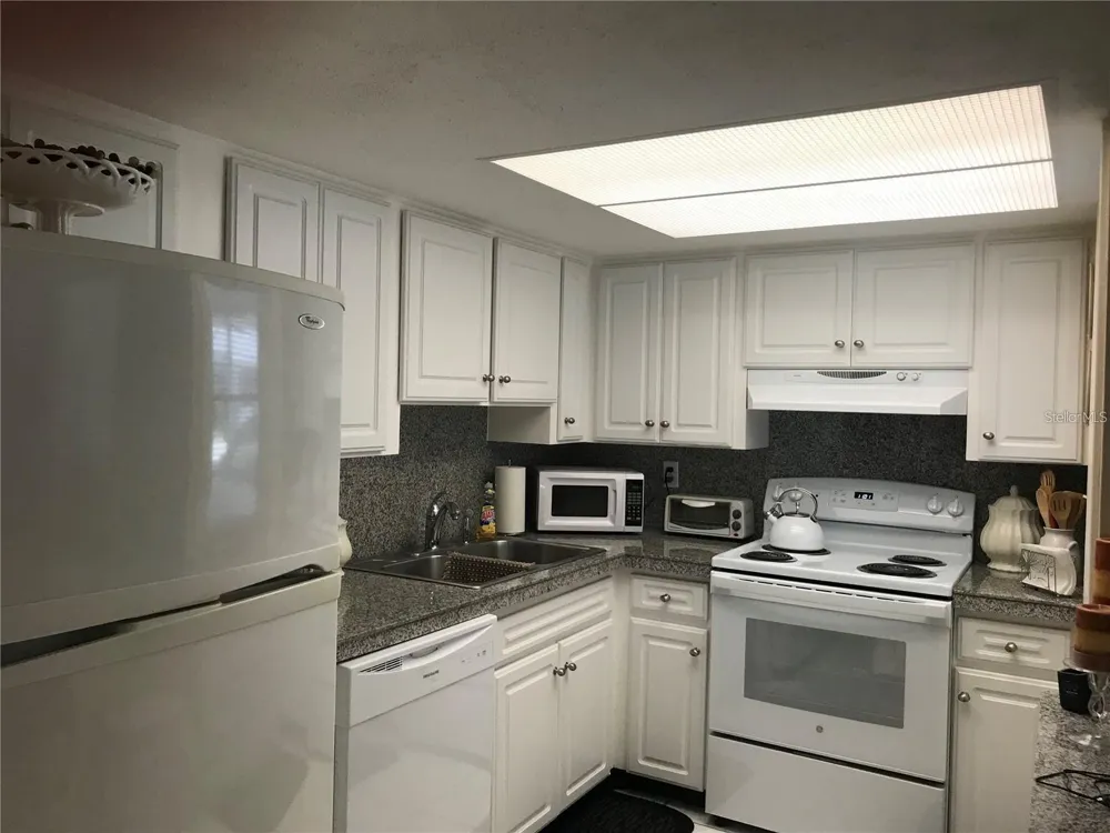 6033 CORAL WAY #5 Bradenton, FL 34207