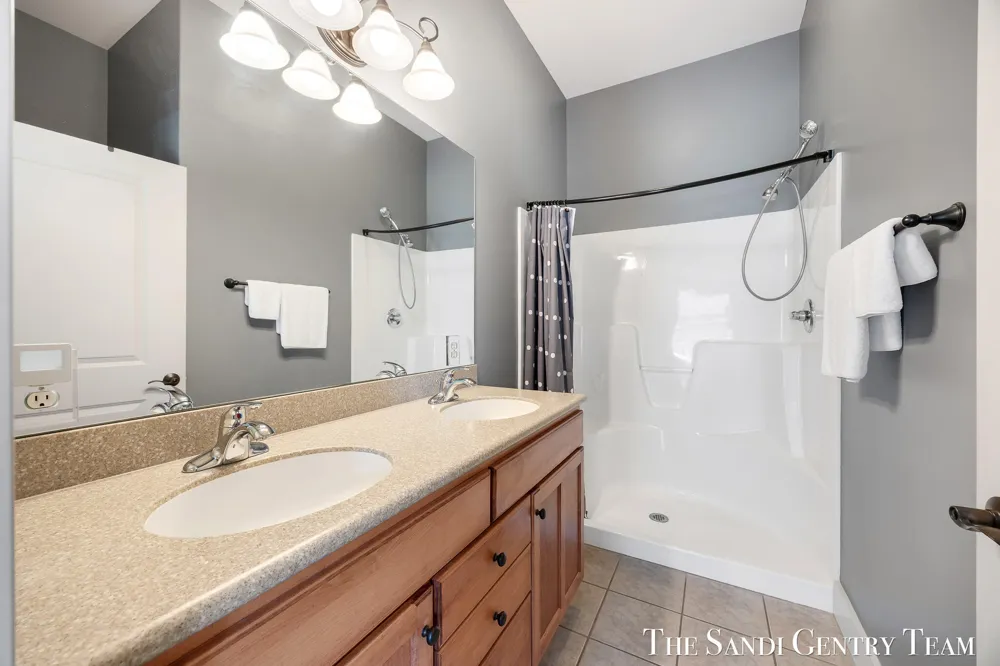 17644 Dustin Drive #16 Spring Lake, MI 49456