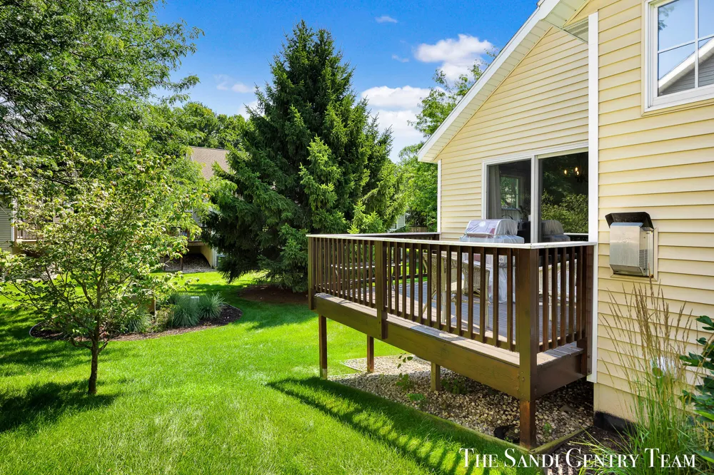 17644 Dustin Drive #16 Spring Lake, MI 49456