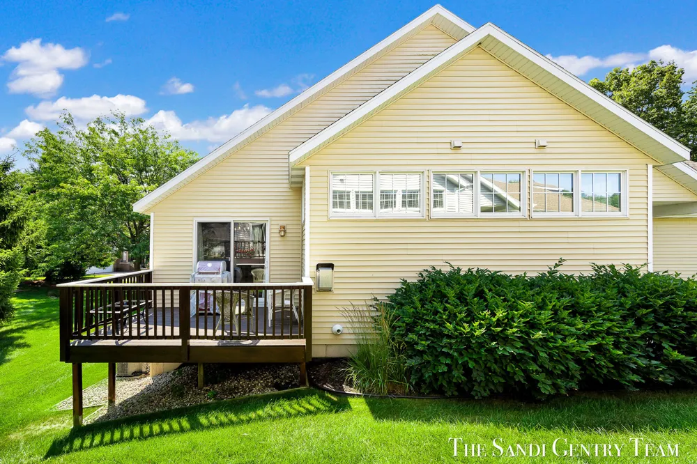 17644 Dustin Drive #16 Spring Lake, MI 49456