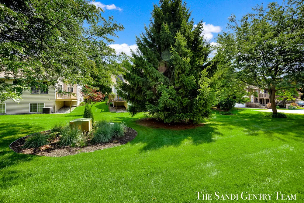 17644 Dustin Drive #16 Spring Lake, MI 49456