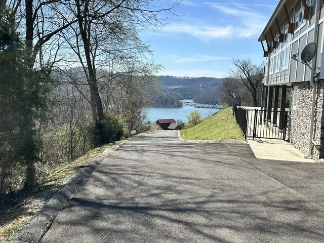 209 Sandgate Dr Smithville, TN 37166