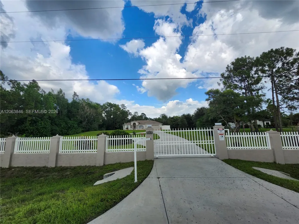 2730 NE 2nd ST Naples, FL 34120