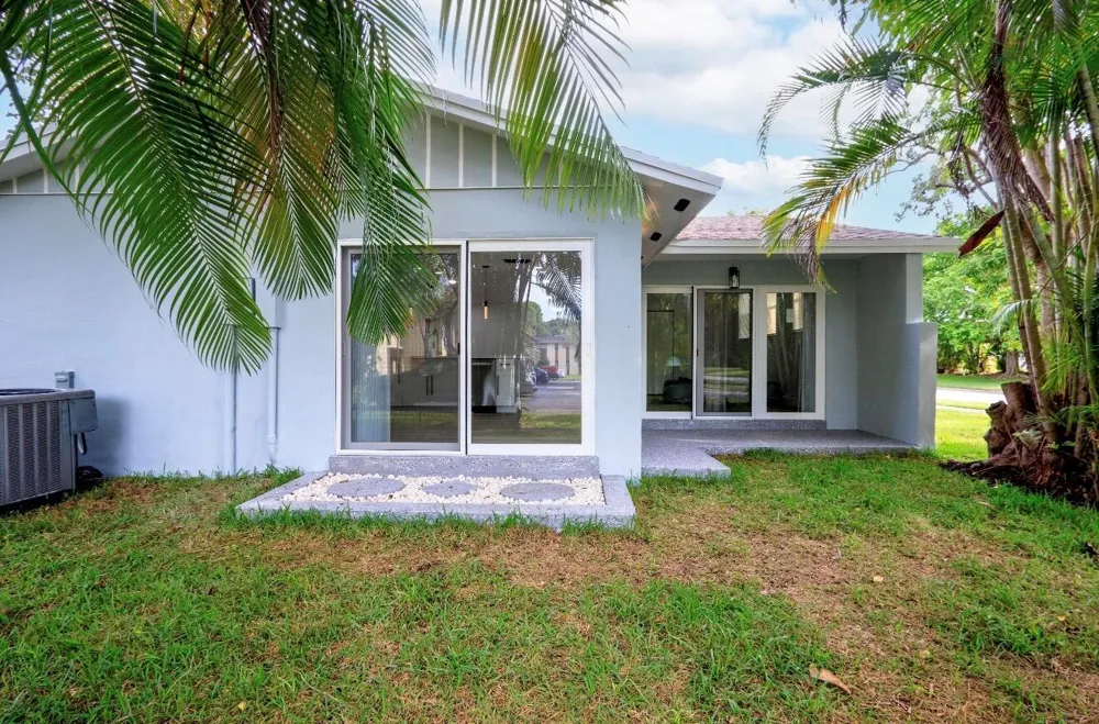 5586 LAKEWOOD CIRCLE #A Margate, FL 33063