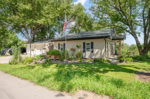 10 9th Avenue NW