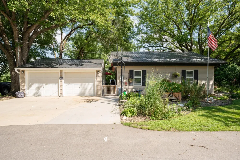 10 9th Avenue NW Oronoco, MN 55960