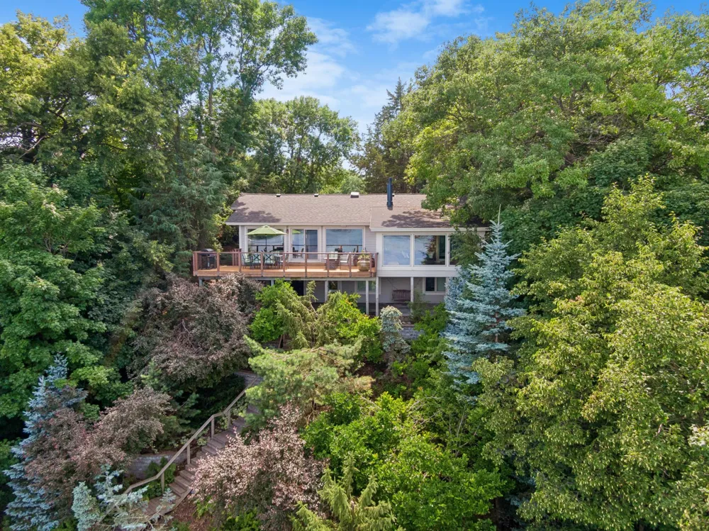3890 Lone Cedar Lane Chaska, MN 55318