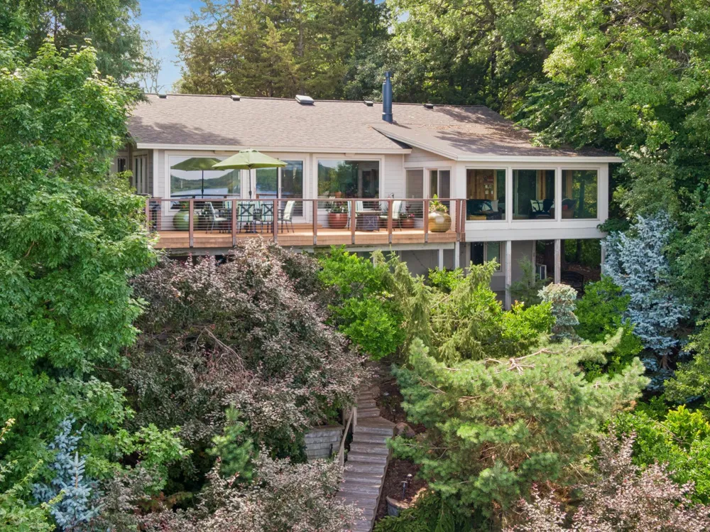 3890 Lone Cedar Lane Chaska, MN 55318