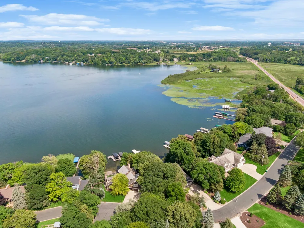 3890 Lone Cedar Lane Chaska, MN 55318