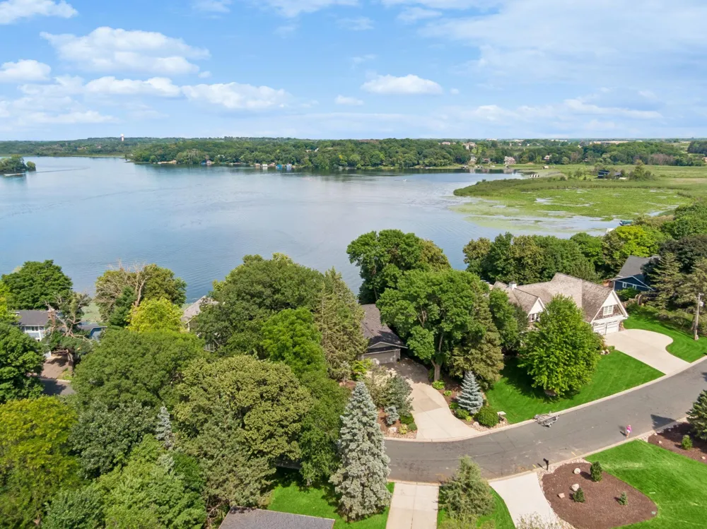3890 Lone Cedar Lane Chaska, MN 55318