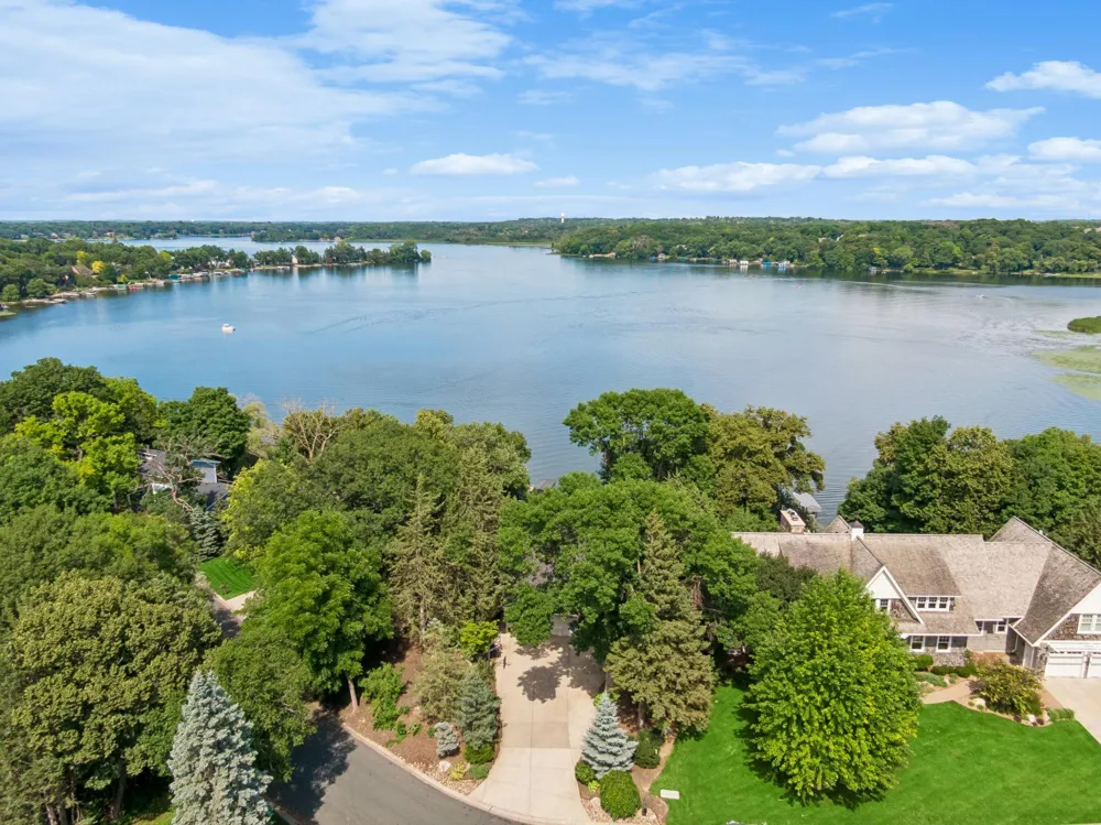 3890 Lone Cedar Lane Chaska, MN 55318