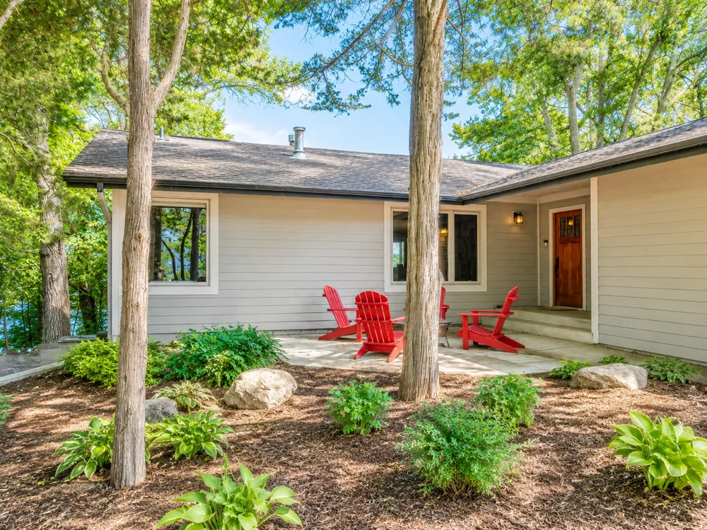 3890 Lone Cedar Lane Chaska, MN 55318