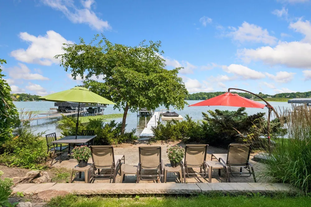 3890 Lone Cedar Lane Chaska, MN 55318