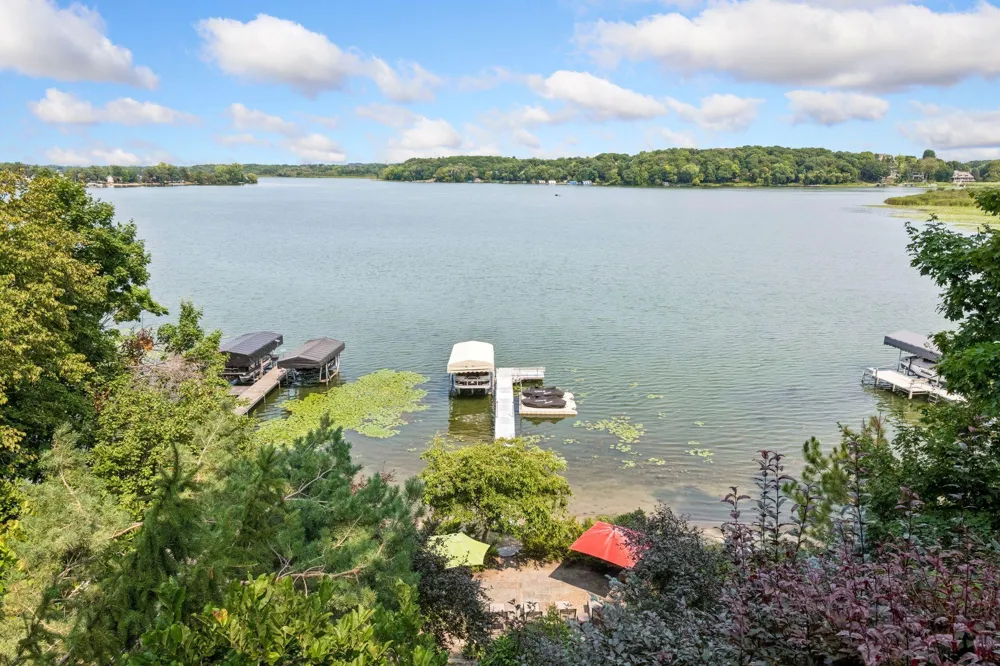3890 Lone Cedar Lane Chaska, MN 55318