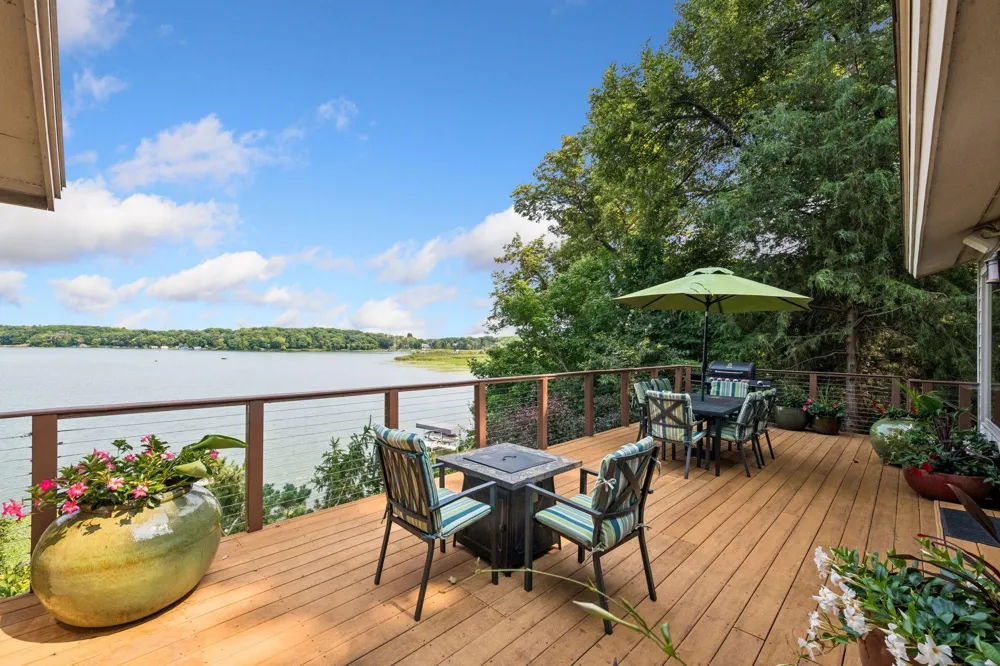 3890 Lone Cedar Lane Chaska, MN 55318