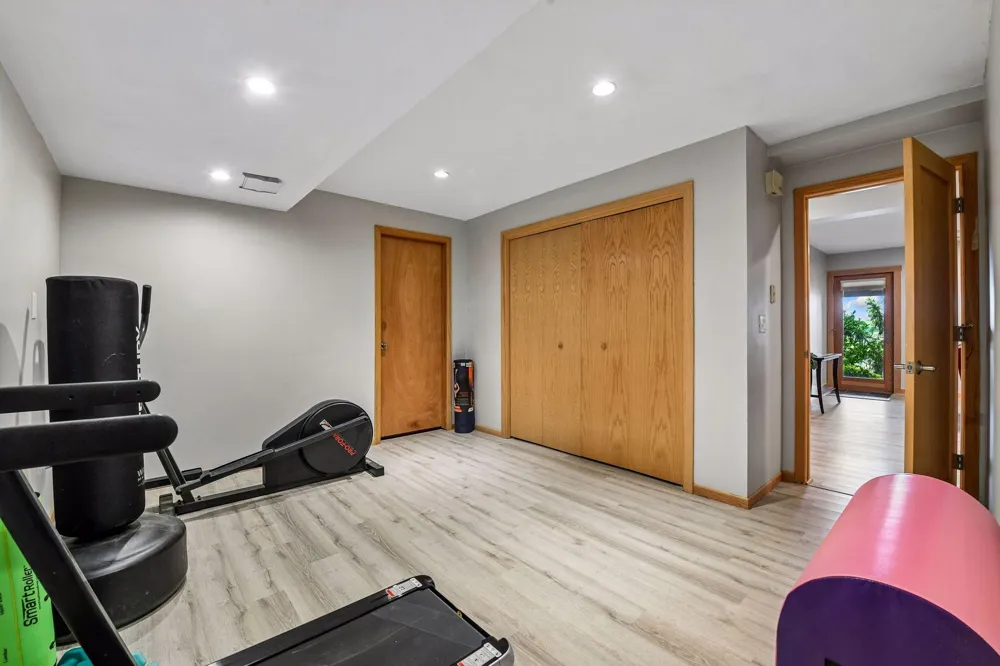 3890 Lone Cedar Lane Chaska, MN 55318