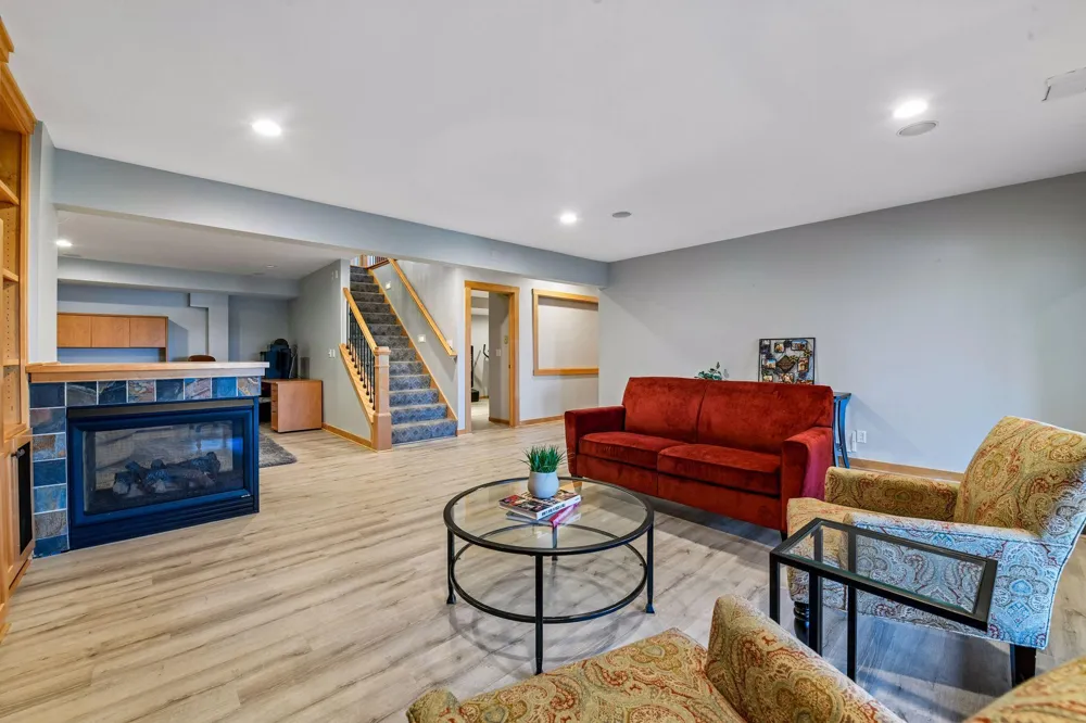 3890 Lone Cedar Lane Chaska, MN 55318