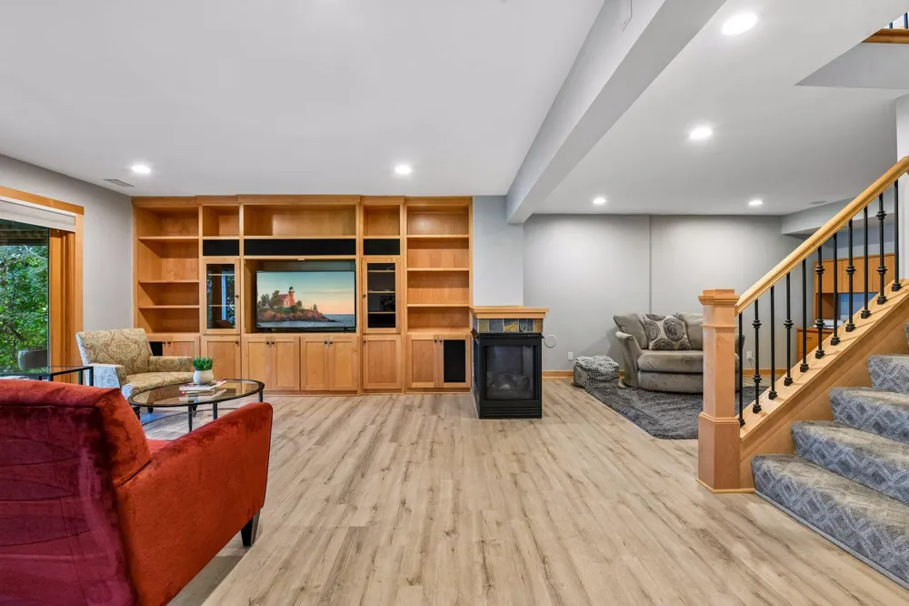 3890 Lone Cedar Lane Chaska, MN 55318