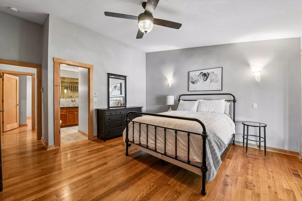 3890 Lone Cedar Lane Chaska, MN 55318