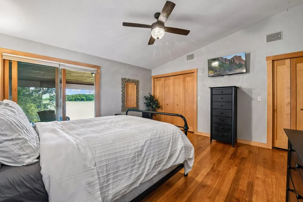 3890 Lone Cedar Lane Chaska, MN 55318