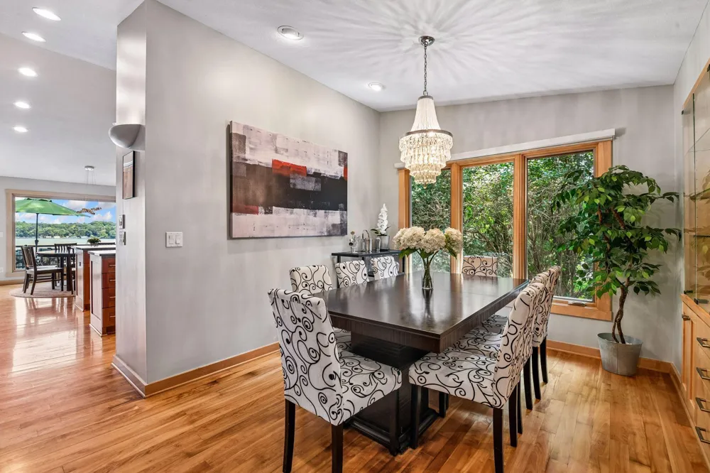 3890 Lone Cedar Lane Chaska, MN 55318