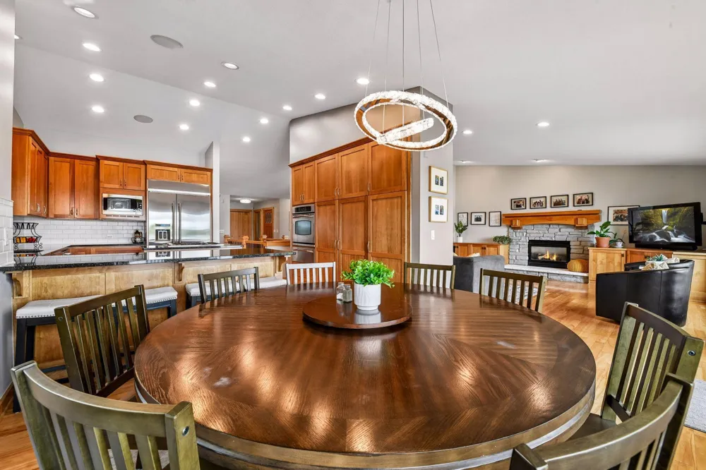 3890 Lone Cedar Lane Chaska, MN 55318