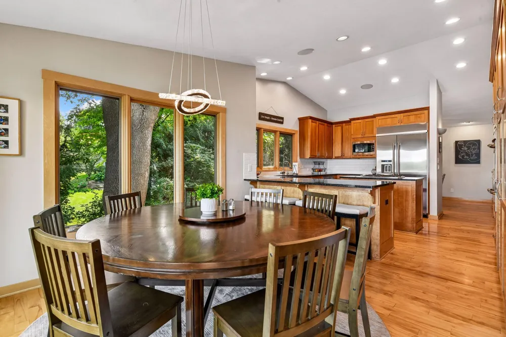 3890 Lone Cedar Lane Chaska, MN 55318