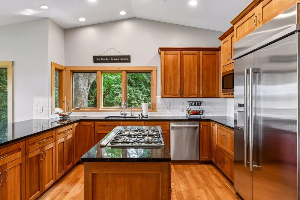 3890 Lone Cedar Lane Chaska, MN 55318