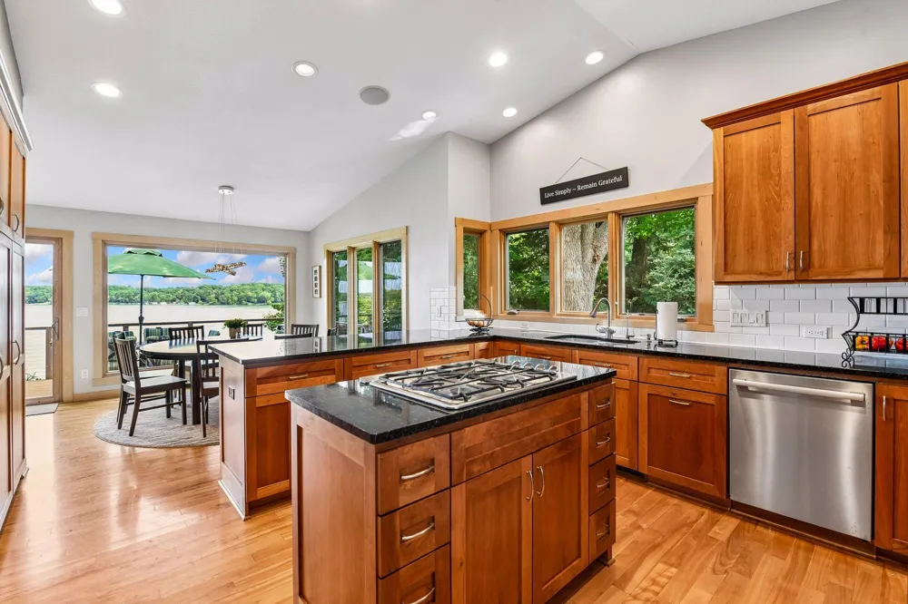 3890 Lone Cedar Lane Chaska, MN 55318