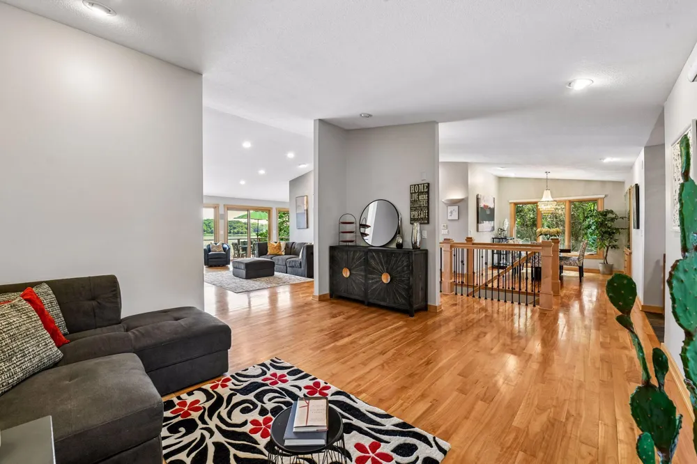 3890 Lone Cedar Lane Chaska, MN 55318
