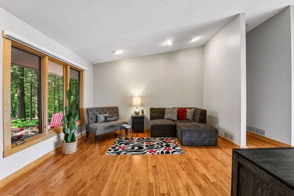 3890 Lone Cedar Lane Chaska, MN 55318