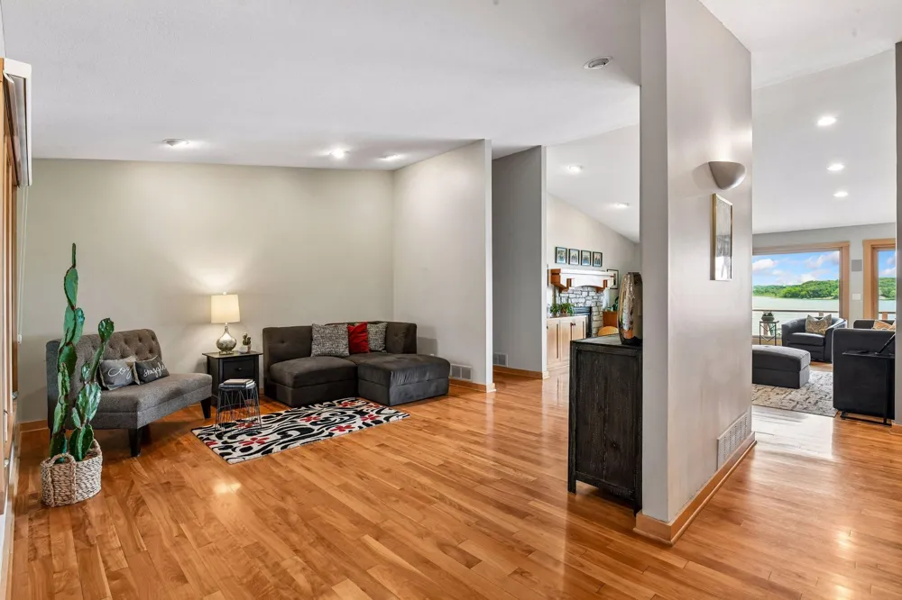 3890 Lone Cedar Lane Chaska, MN 55318
