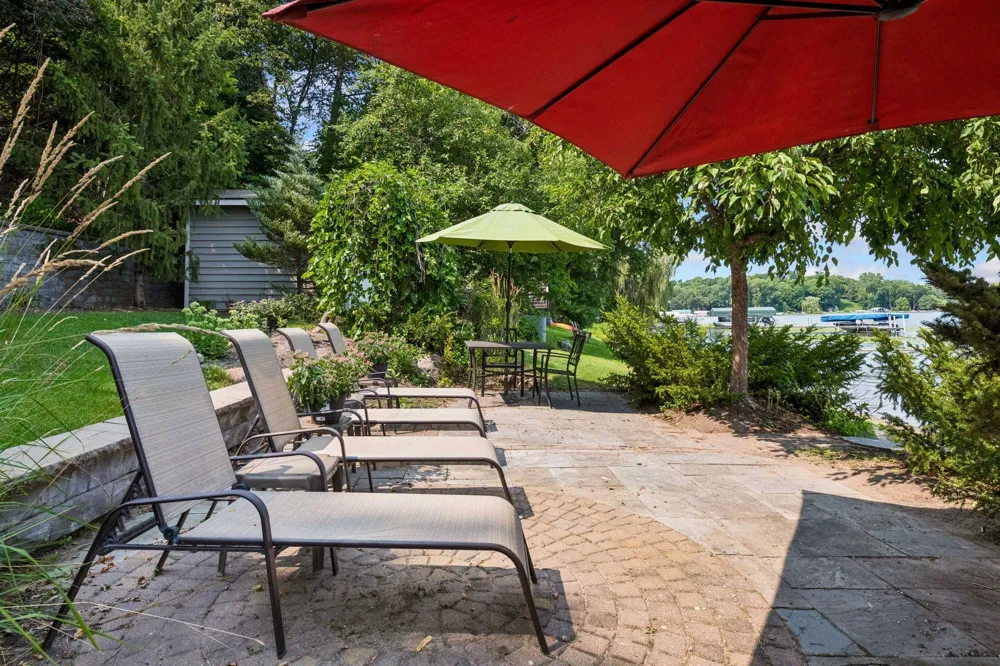 3890 Lone Cedar Lane Chaska, MN 55318