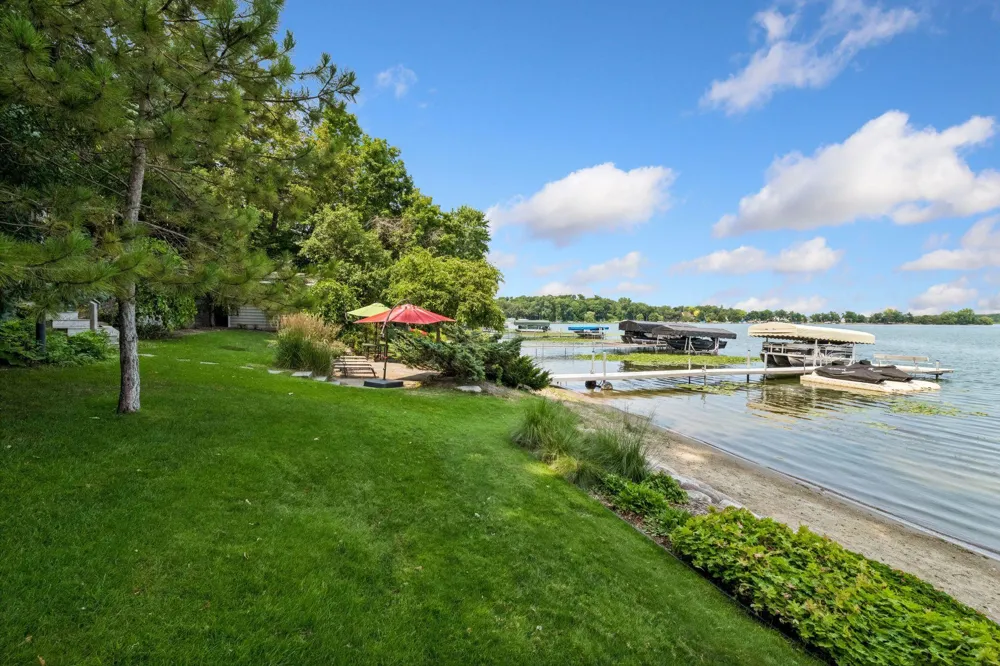 3890 Lone Cedar Lane Chaska, MN 55318