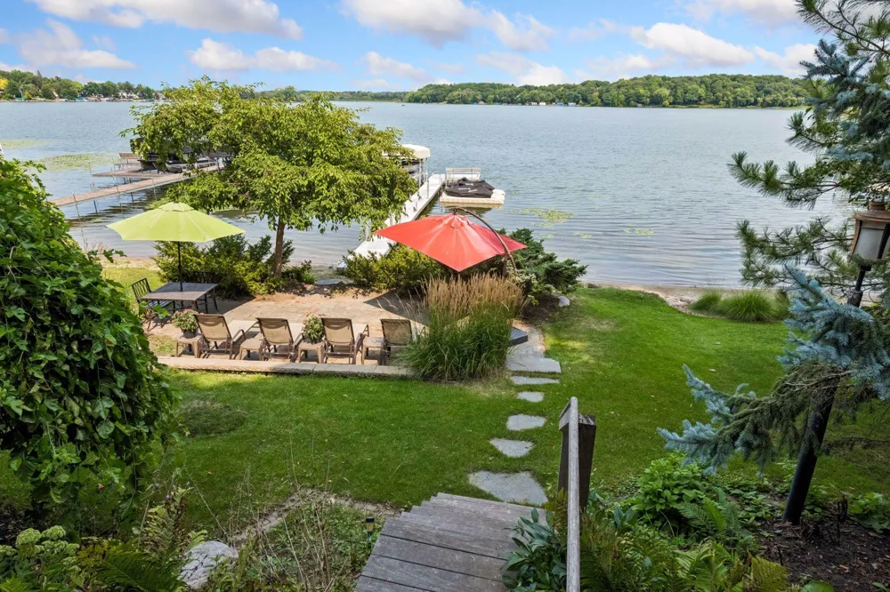 3890 Lone Cedar Lane Chaska, MN 55318