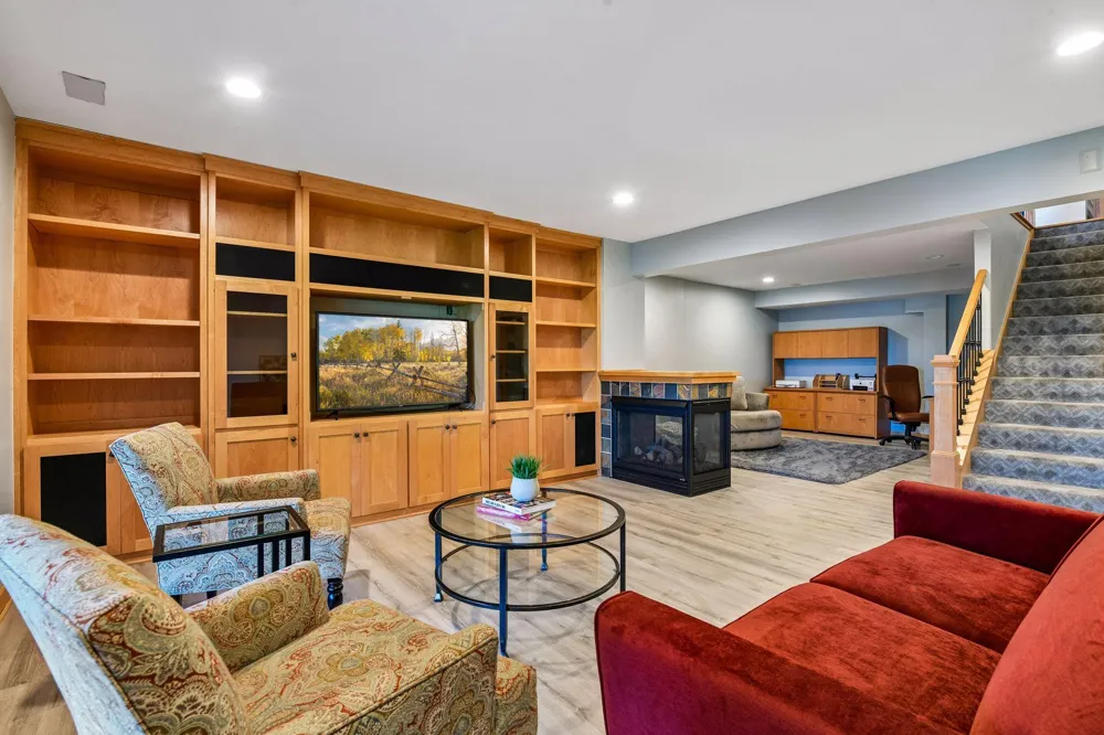 3890 Lone Cedar Lane Chaska, MN 55318