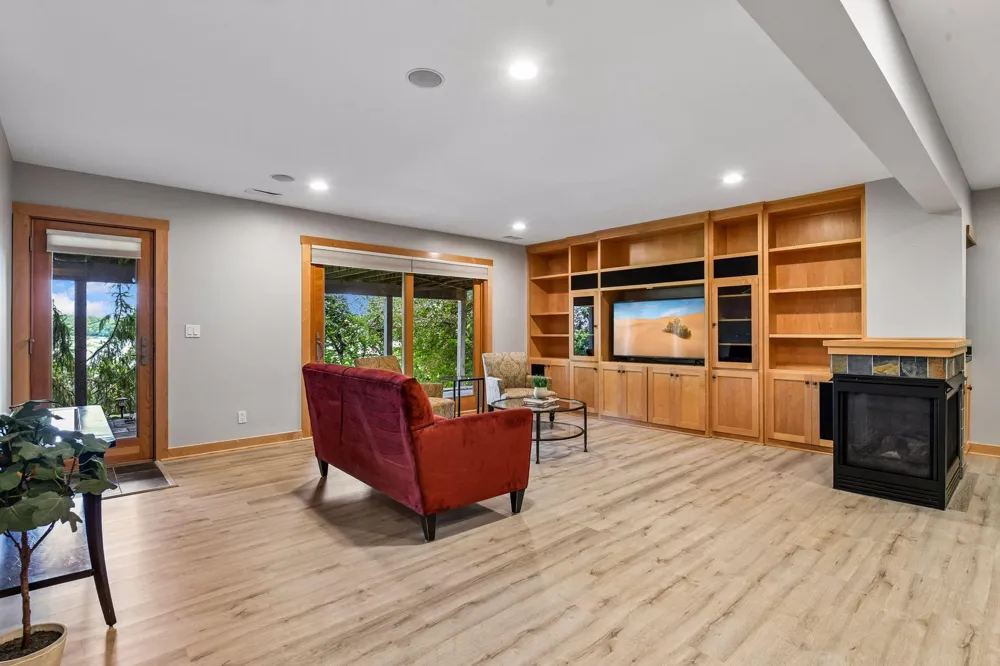 3890 Lone Cedar Lane Chaska, MN 55318