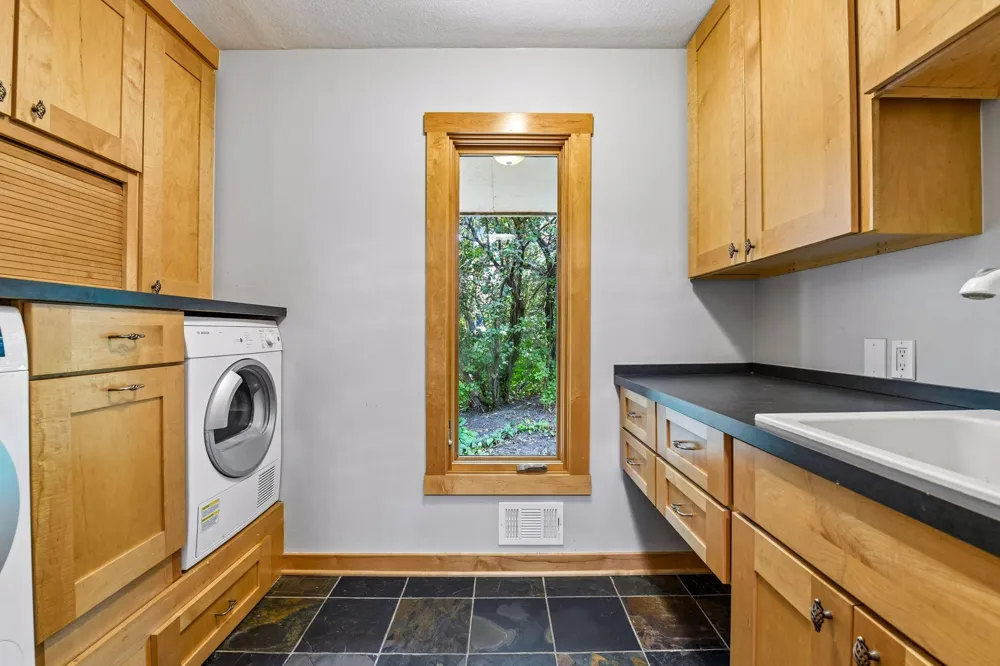 3890 Lone Cedar Lane Chaska, MN 55318