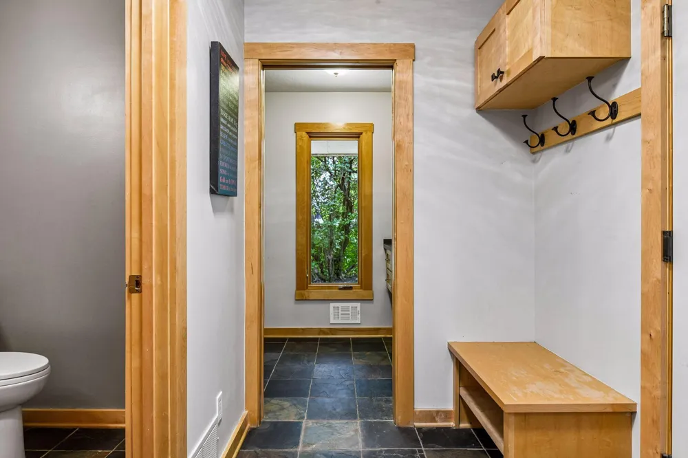 3890 Lone Cedar Lane Chaska, MN 55318