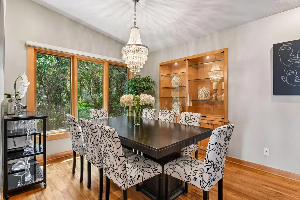 3890 Lone Cedar Lane Chaska, MN 55318