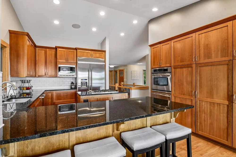 3890 Lone Cedar Lane Chaska, MN 55318