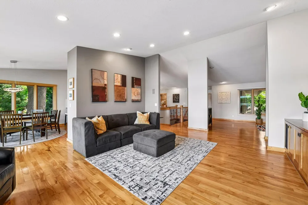 3890 Lone Cedar Lane Chaska, MN 55318