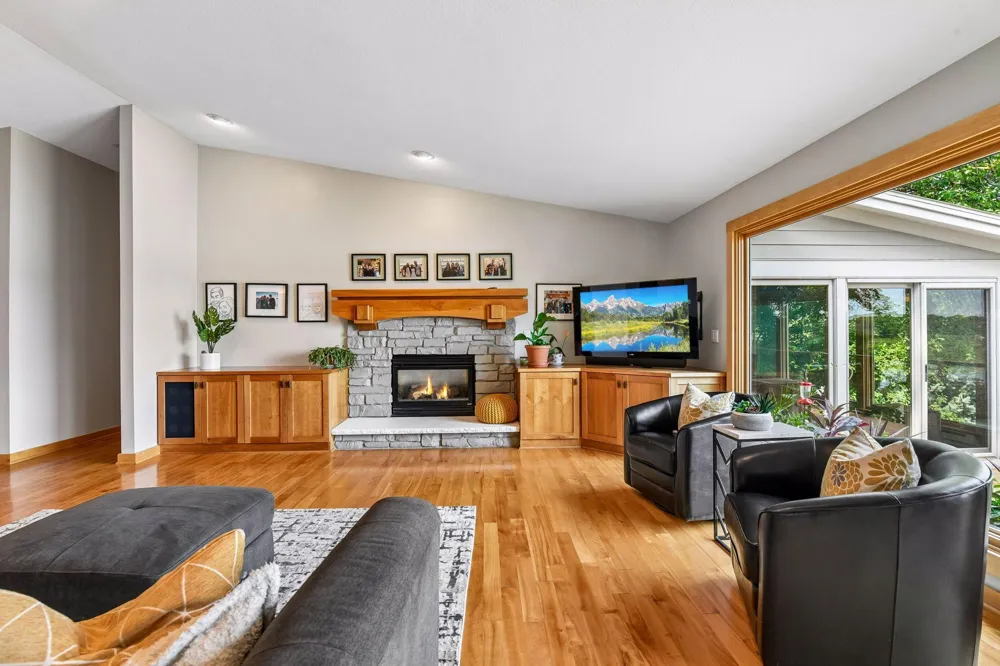 3890 Lone Cedar Lane Chaska, MN 55318