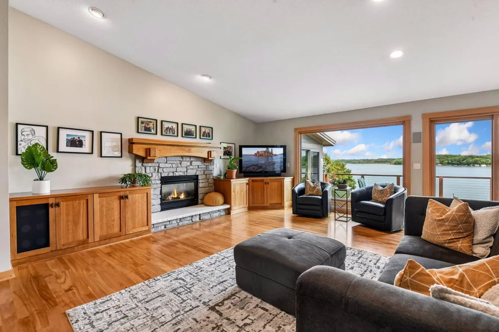3890 Lone Cedar Lane Chaska, MN 55318