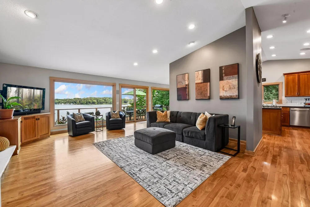 3890 Lone Cedar Lane Chaska, MN 55318