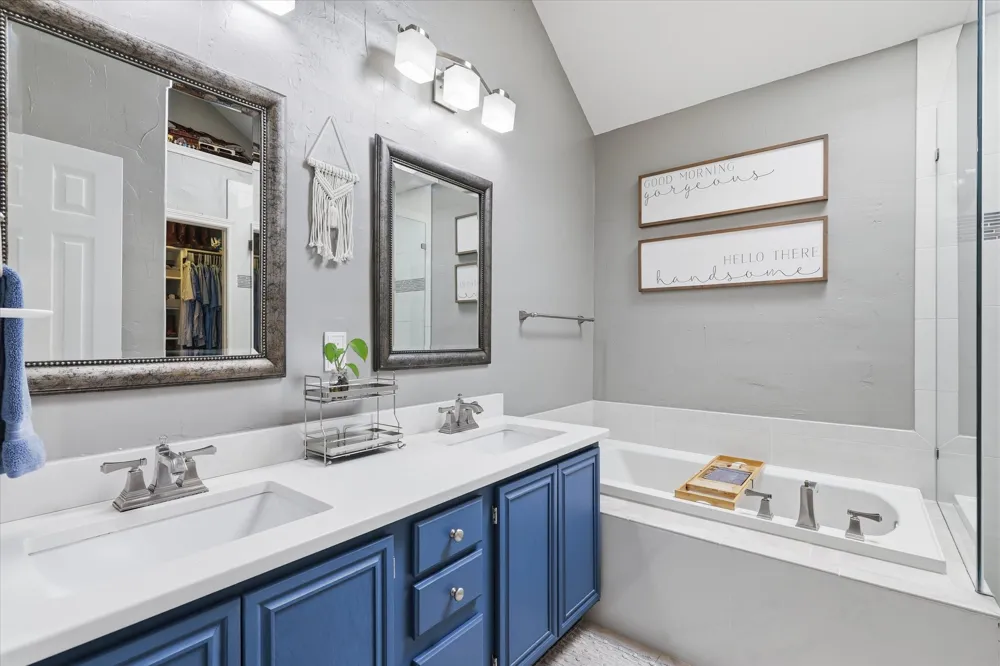 4055 Briarbend Road Dallas, TX 75287