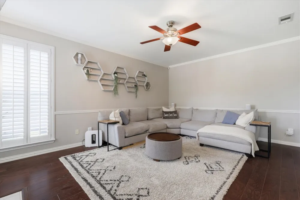4055 Briarbend Road Dallas, TX 75287