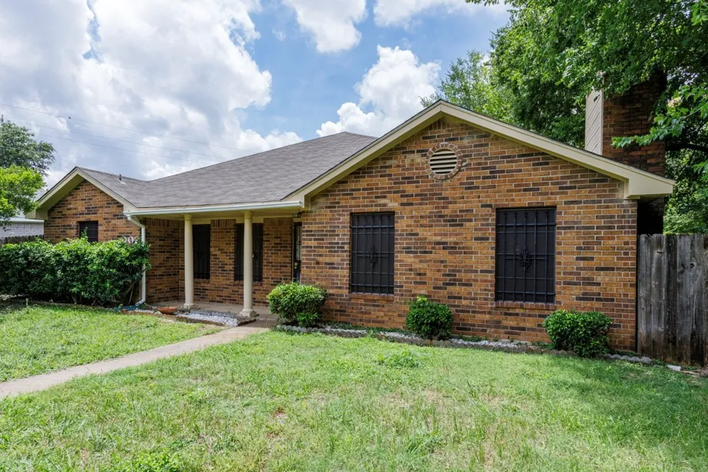 902 Wayne Avenue Duncanville, TX 75137